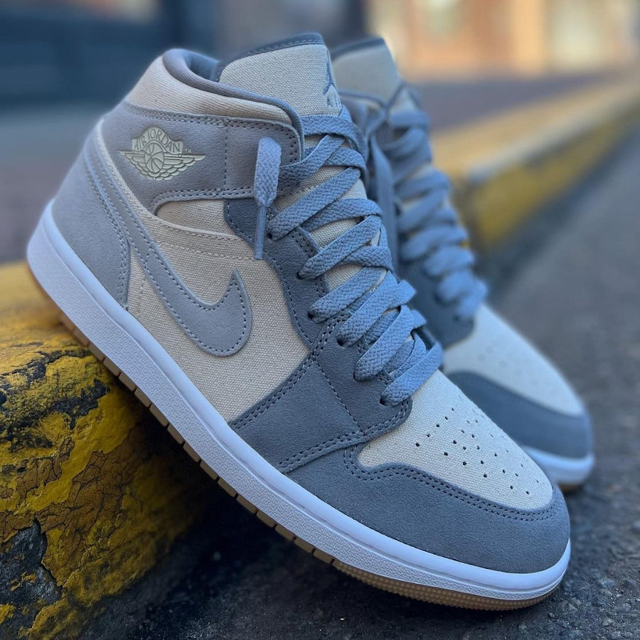 Air Jordan 1 Mid SE Coconut Milk