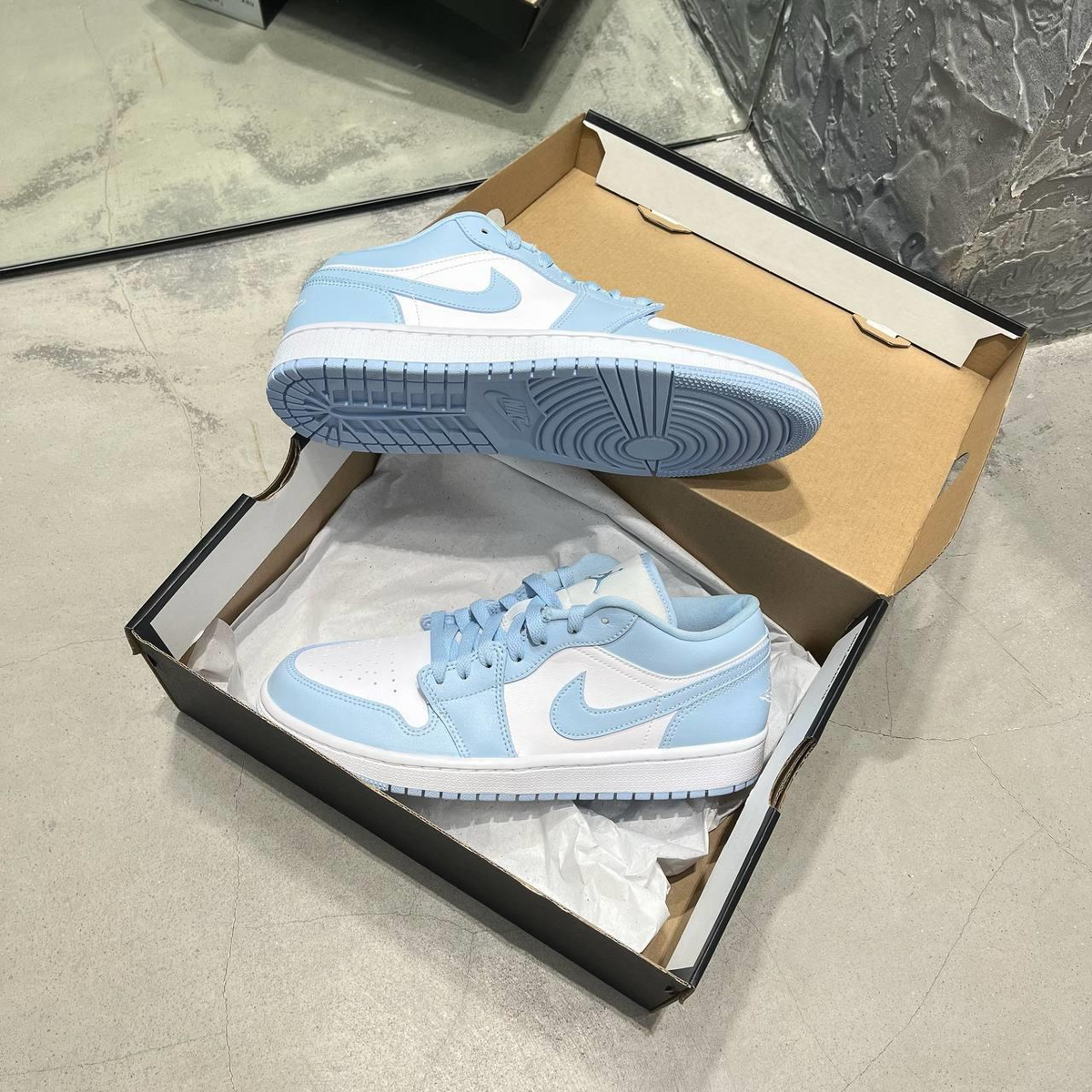 Wmns Air Jordan 1 Low "Ice Blue"