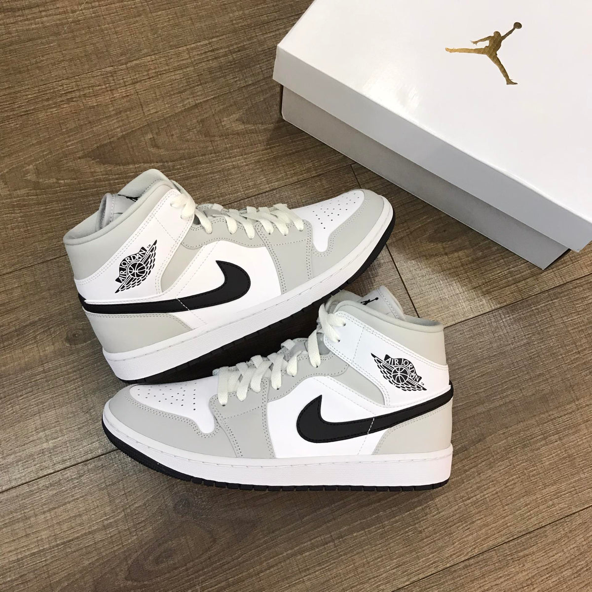 Jordan 1 Mid Light Smoke Grey (W)