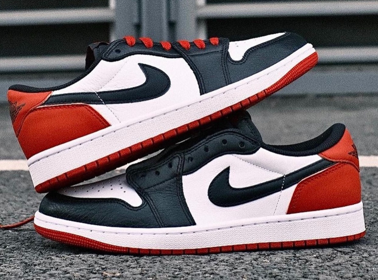 Jordan 1 Retro Low OG Black Toe